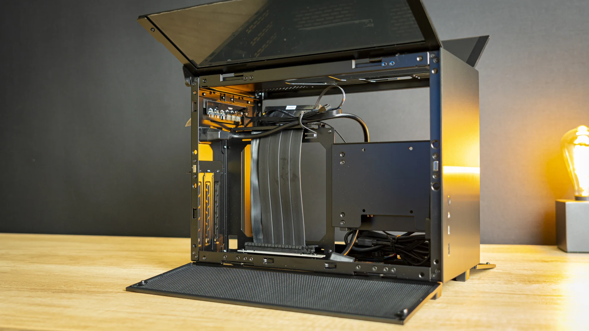 Vỏ Case PC Lian Li Q58 Black - Mini-ITX - Đen - NEW