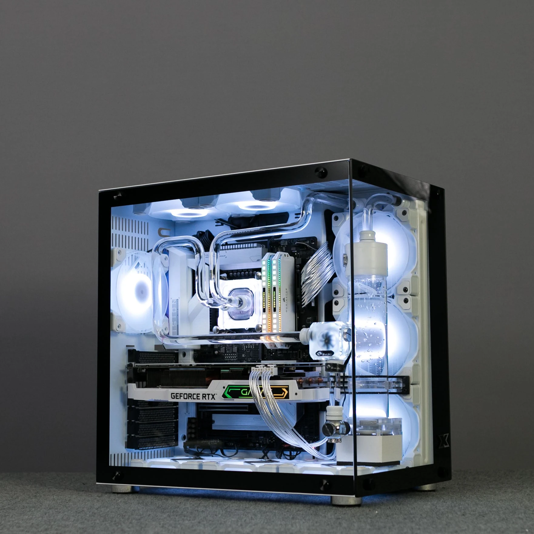 Vỏ Case PC Xigmatek Aquarius Plus Arctic - ATX - Trắng - NEW