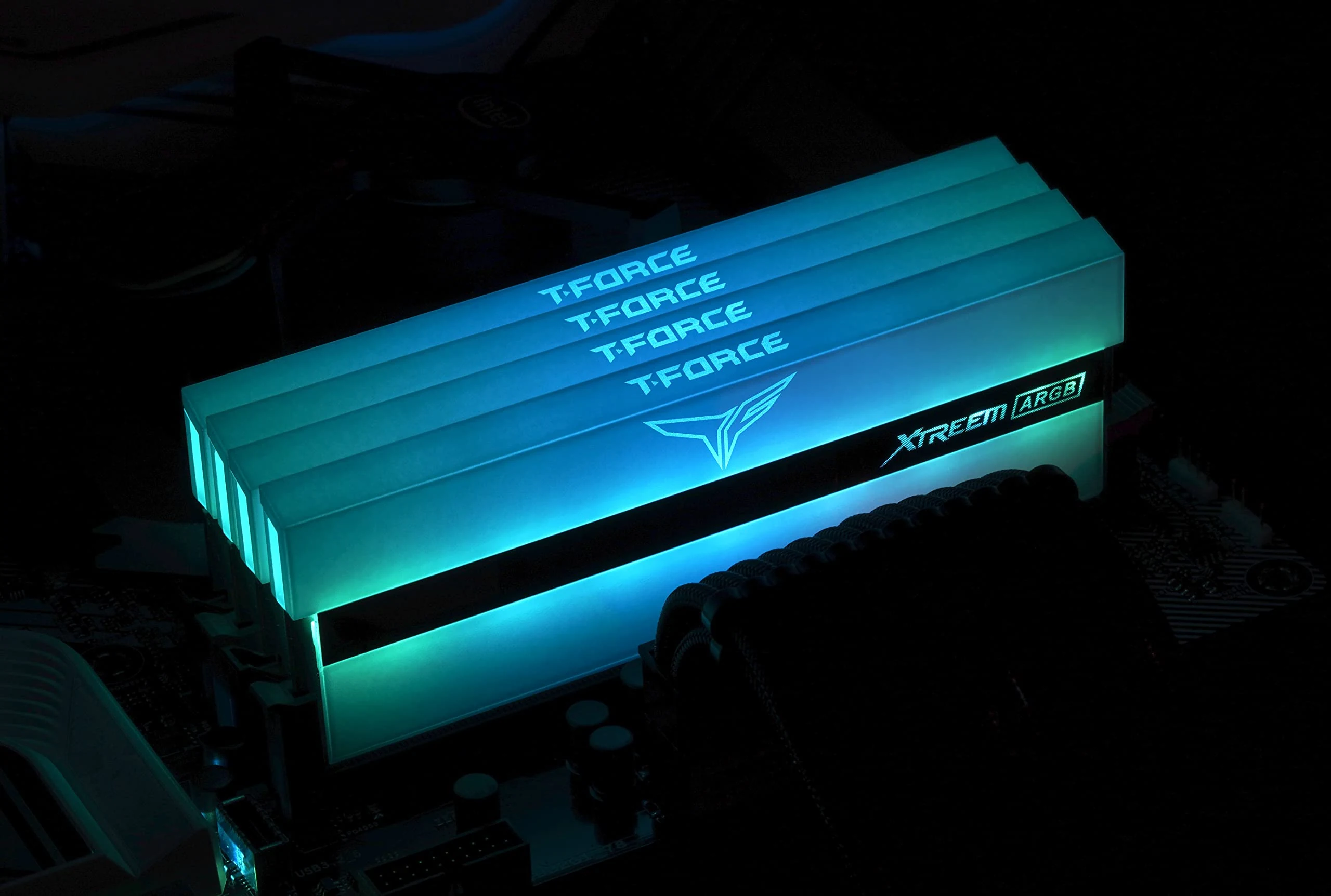 RAM PC TeamGroup T-Force Xtreem ARGB 16GB (2x8GB) DDR4 4000MHz - Black - New